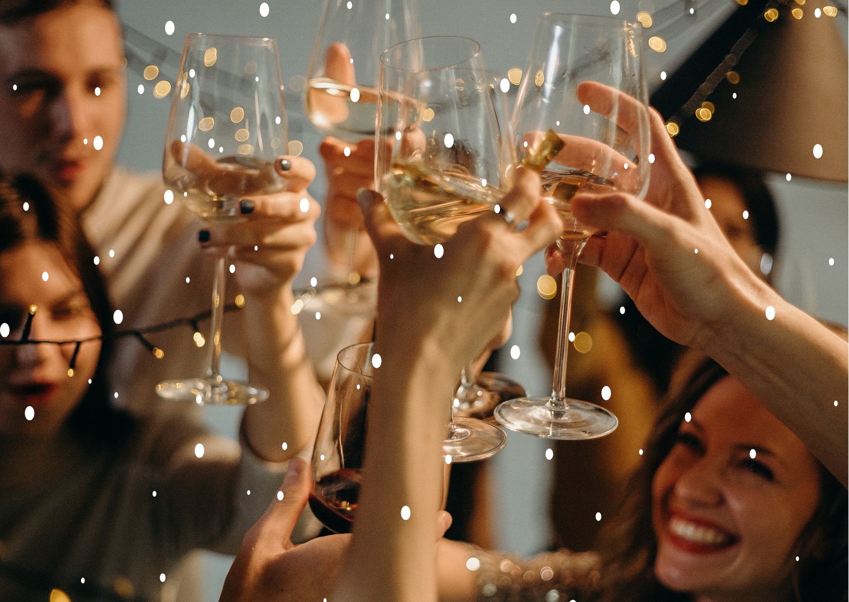 feestdagen proosten met vrienden en champagne